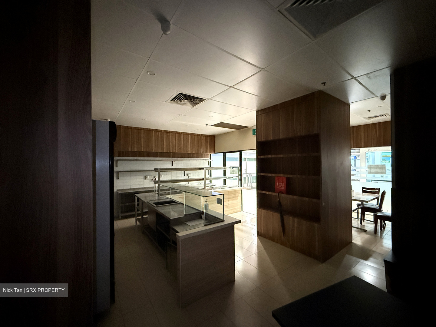 Lucky Plaza (D9), Retail #554451861